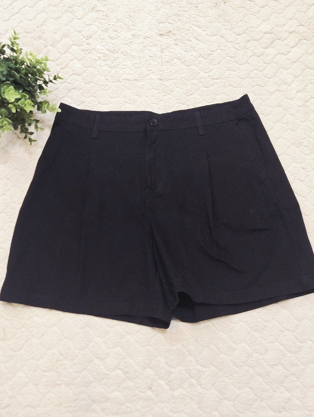 Banana Republic Black Pleated 5" Inseam Shorts, Size 14